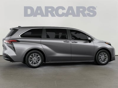 2026 Toyota Sienna LE 8 Passenger