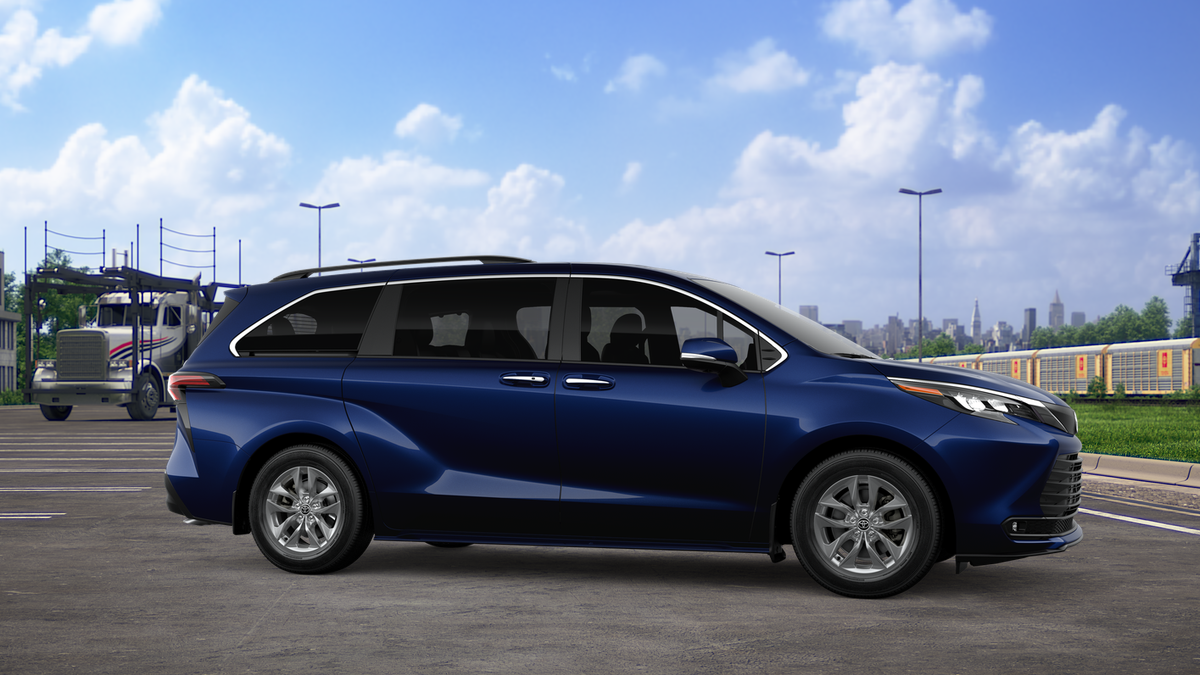 2026 Toyota Sienna XLE 8 Passenger